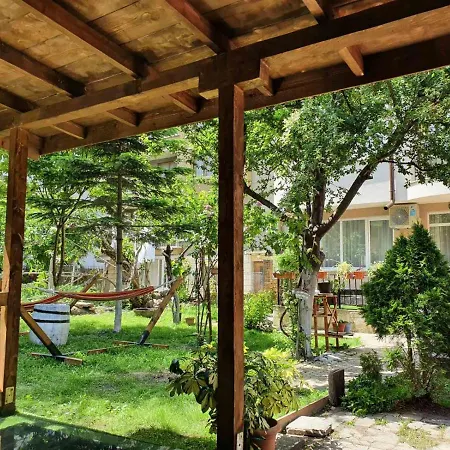 House With Garden Penzion