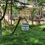 House With Garden Pensjonat Gmina Pomorie