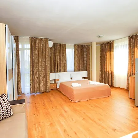 House With Garden Гостевой дом 3*