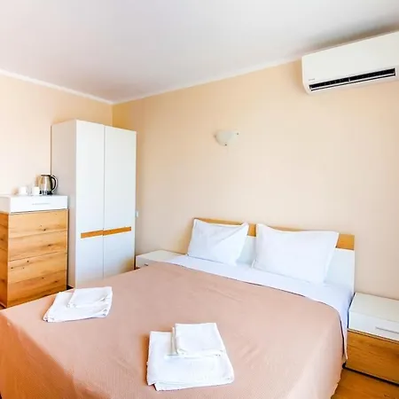 Гостевой дом House With Garden Поморие