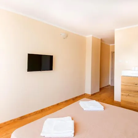 House With Garden Гостевой дом Поморие