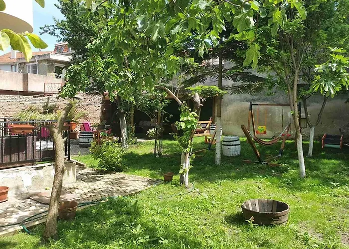 ゲストハウス House With Garden 3*