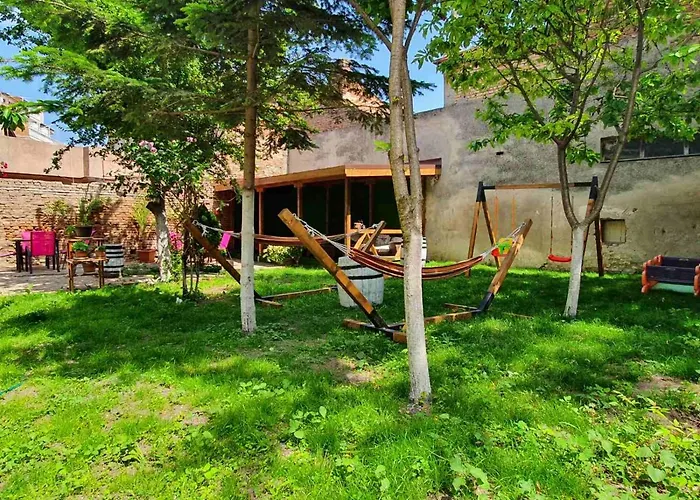 ゲストハウス House With Garden